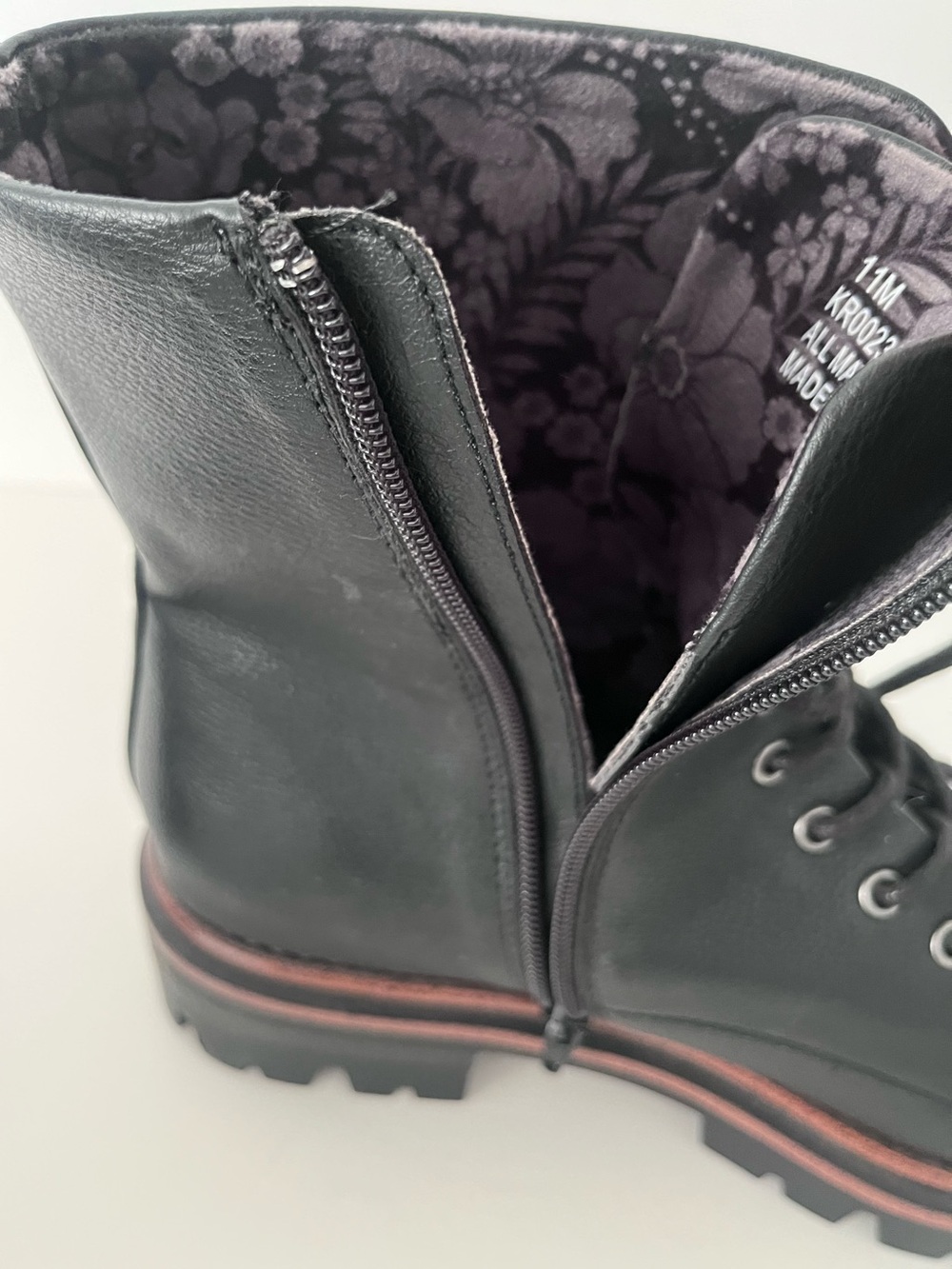 Korks Vail Black Lug Sole Combat Boots NWOT Size 11 - Picture 4 of 15